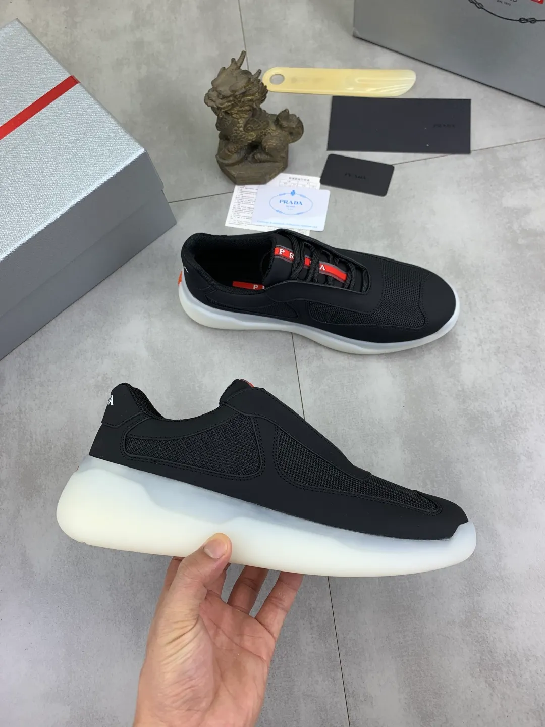 Men's shoes 💰P620 new (higher version) new PRADA (Prada) classic models are on the market at the same time, new men's shoes, 😘fabrics are selected from original imported calfskin. First layer of imported cowhide lining. The original version is awesome! 👍🏿Original open-molded non-slip PU outsole, with exquisite lines, simple and elegant, super comfortable and classy on foot, suitable for leisure travel. Code number: 38-45 (46 customized) 3️⃣ colors available